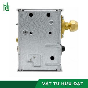 Công tắc áp suất Lefoo LF5532 nhìn từ đáy, pat bắt và cổng ren đồng
