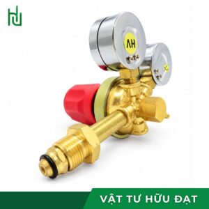 Mặt đồng hồ ra 2,5 kg/cm² và núm vặn chỉnh áp trên ZR-86